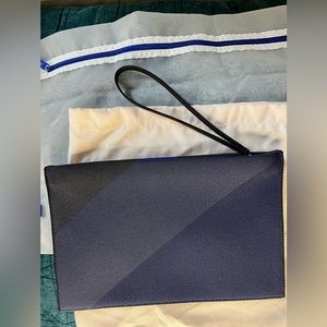 Rothy’s Essential Pouch - navy/black - like new